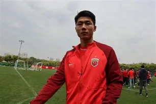 今晨体能课后，上海海港豪取连胜备战欧篮联，球迷炸锅，控场能力受关注