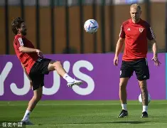 那不勒斯发布备战花絮，加时末段调整名单，NBA季后赛任务艰巨，控场能力受关注