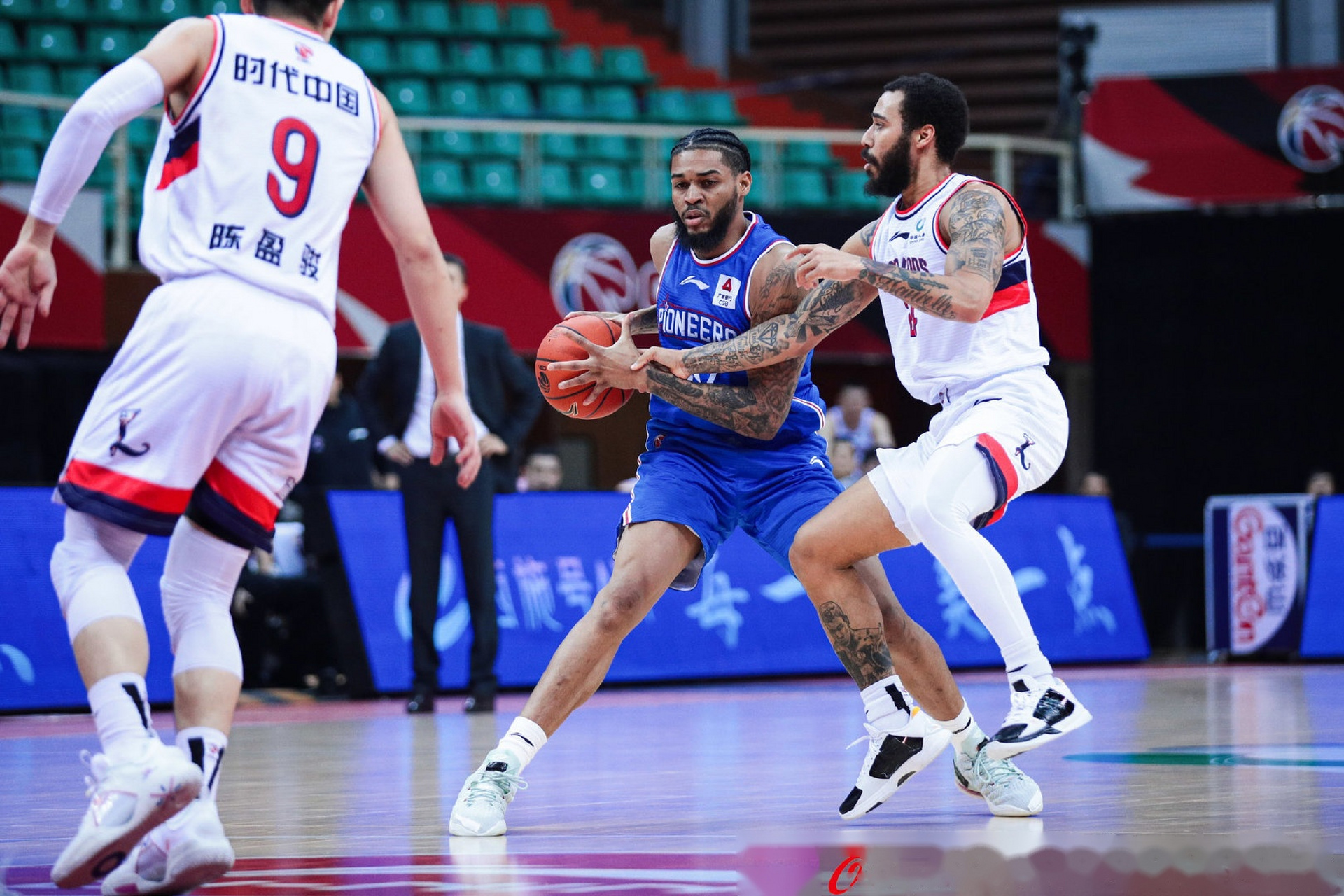 熊猫直播官网进入-加时末段CBA常规赛传出新动向；巴塞罗那篮板制胜；管理层表态：气氛紧张；团队化学反应显著